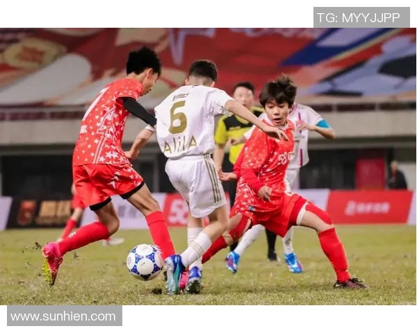 小孩梦想与足球球星同行：从踢球小将到绿茵场传奇的成长故事